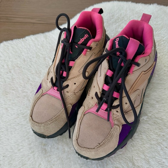 Hey
Shoe 2 times, took a small size, I thought I'll tear, but it did not work - Picture 3 of 6